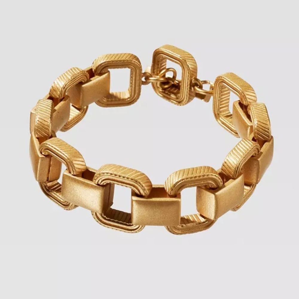 *PRICE DROP* Square Link Gold Toggle Bracelet